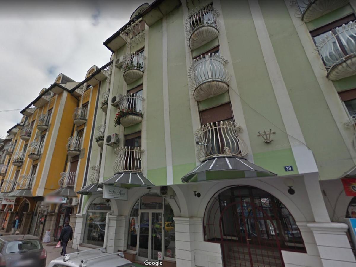 Black & Yellow Centrally Located Studio Novi Sad Exterior photo